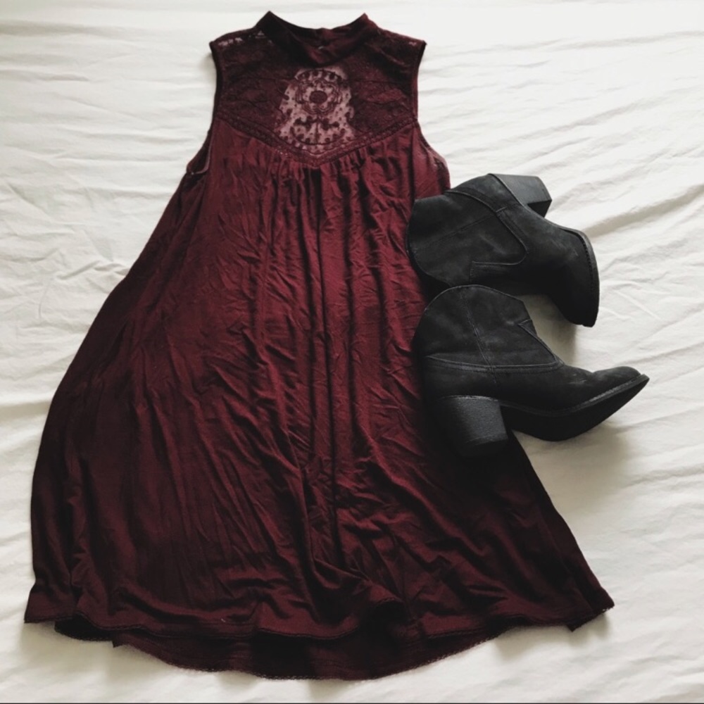 American Eagle lace dress